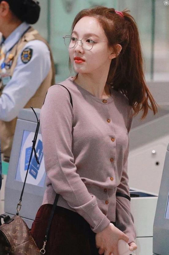 twice正规三辑单封是林娜琏吗 (twice nayeon 林娜琏街头唯美拍摄)