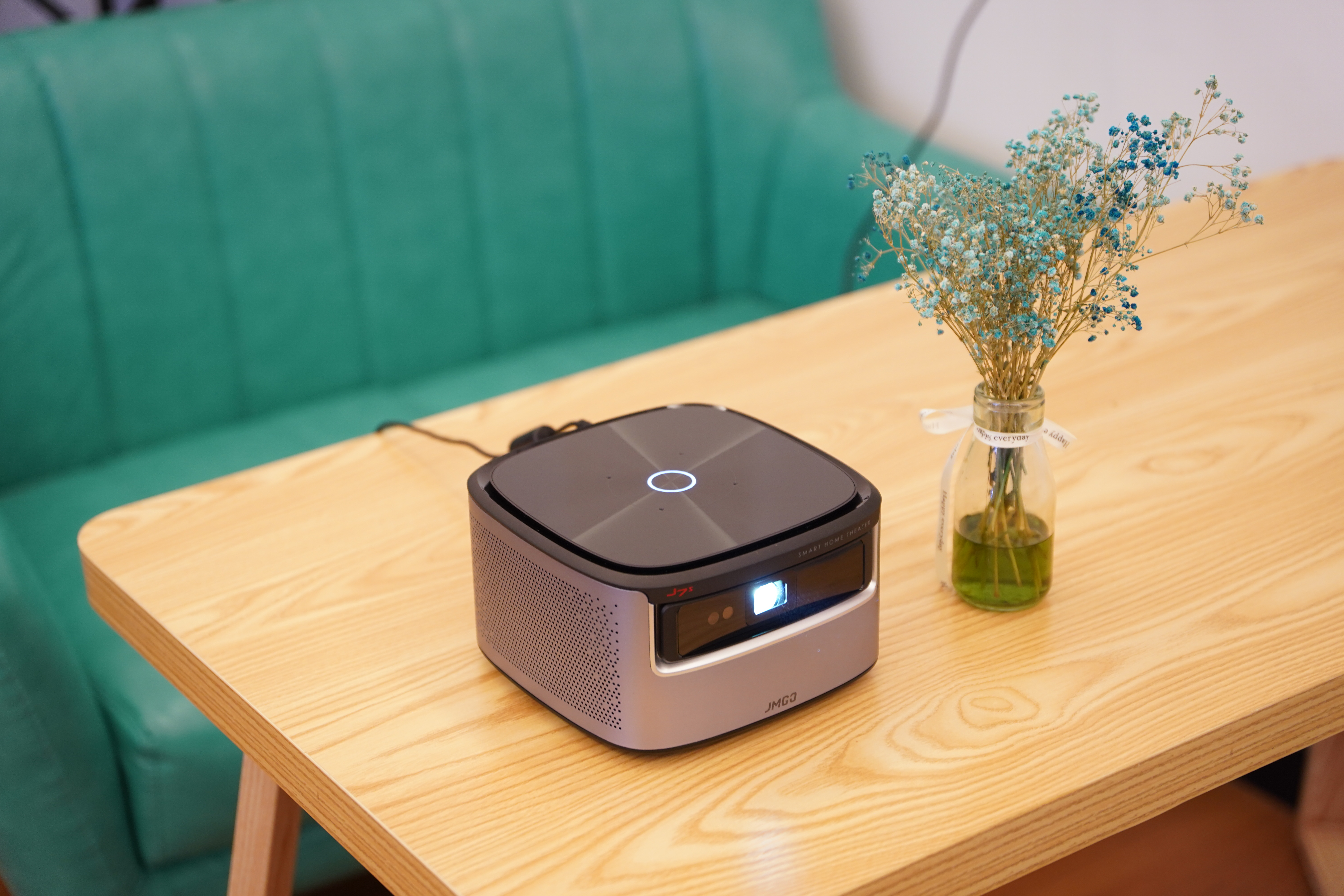 智能投影幕布,微投影坚果