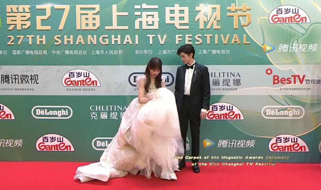 张小斐现在还跟着贾玲么,贾玲和张小斐合起来的样子