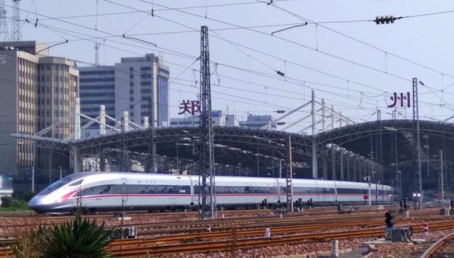 武汉和郑州谁的交通地位更重要,郑州城市交通有多厉害