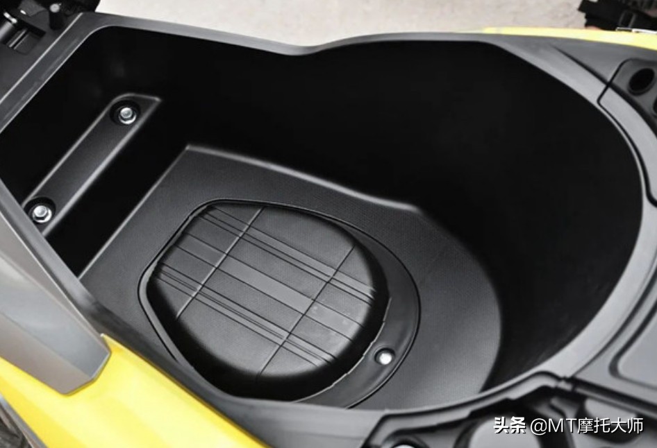 豪爵uhr150和大阳adv150选哪个好,大阳adv150和三阳drg150选择哪个