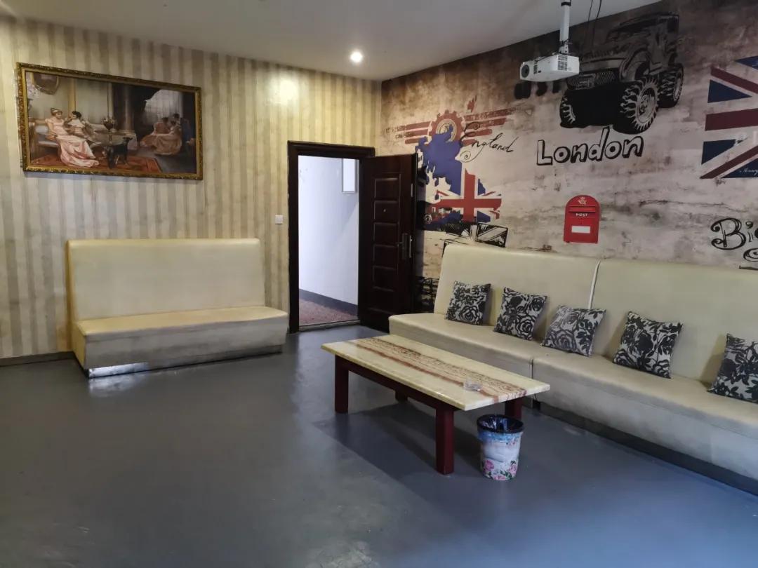 ktv装修一间二十平米包房多少钱,装修一个45平方的电音包房多少钱