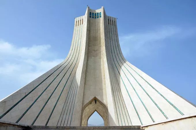 说出三个对中国免签的国家,唯一一个只对中国免签的国家