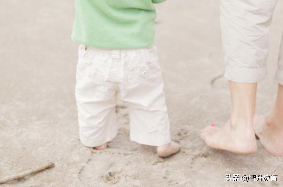 孩子穿鞋子变形,孩子如果长期穿短的鞋的危害