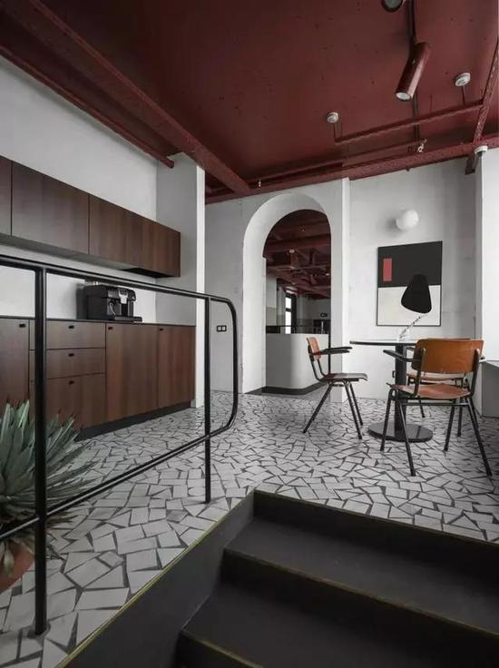 瓷砖破了能补吗,瓷砖裂了可以换么