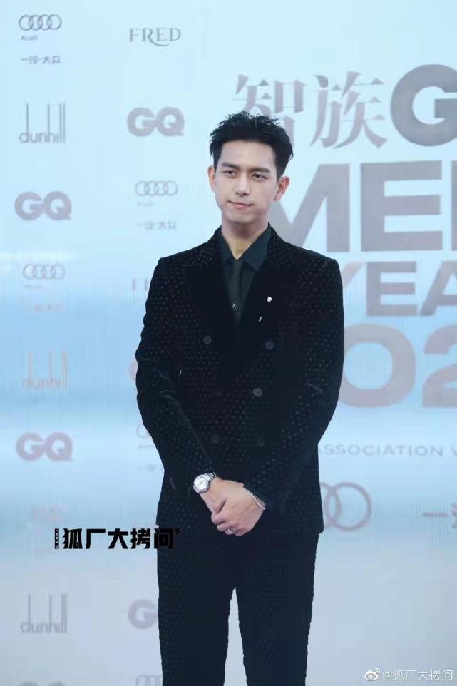 gq盛典蔡徐坤迪丽热巴内场 (gq盛典迪丽热巴蔡徐坤同框)