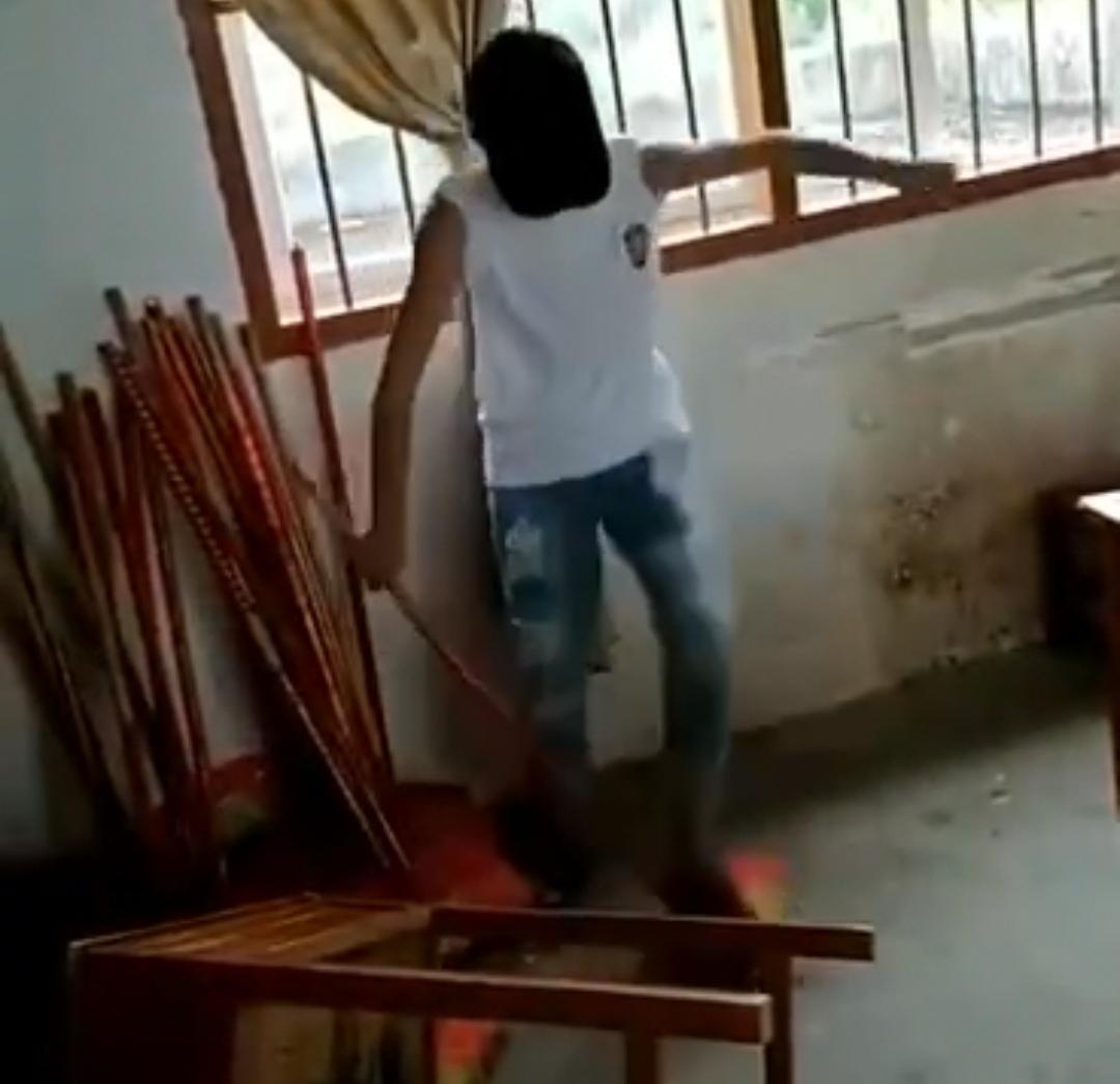 学生侮辱老师怎么办,学生侮辱教师应该怎么处理