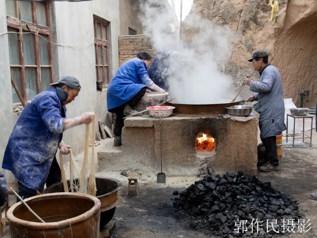 山东漏粉条的过程视频,漏瓢式粉条制作技术视频