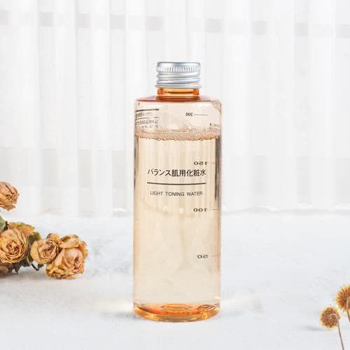 油光满面的脸用什么爽肤水,秋冬季起皮推荐用什么爽肤水