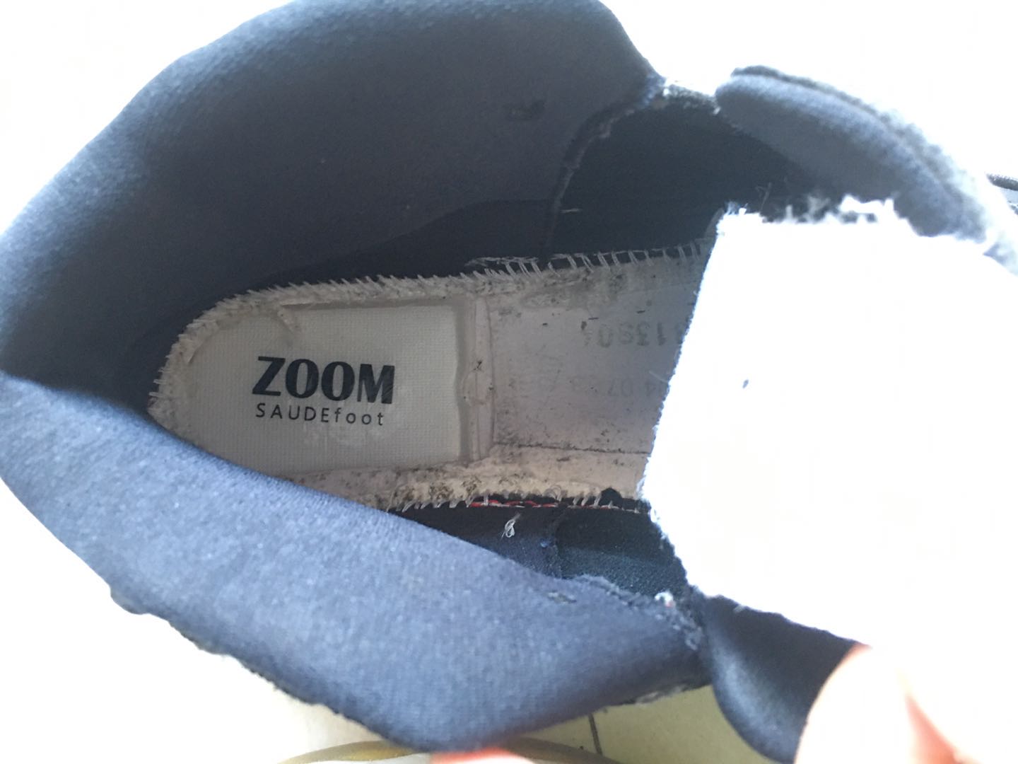 球鞋收藏如何防止开胶,如何更好的保存球鞋