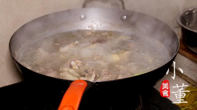 炖肉时上面的浮沫要不要盛出扔掉,炖肉时为什么要撇去浮沫