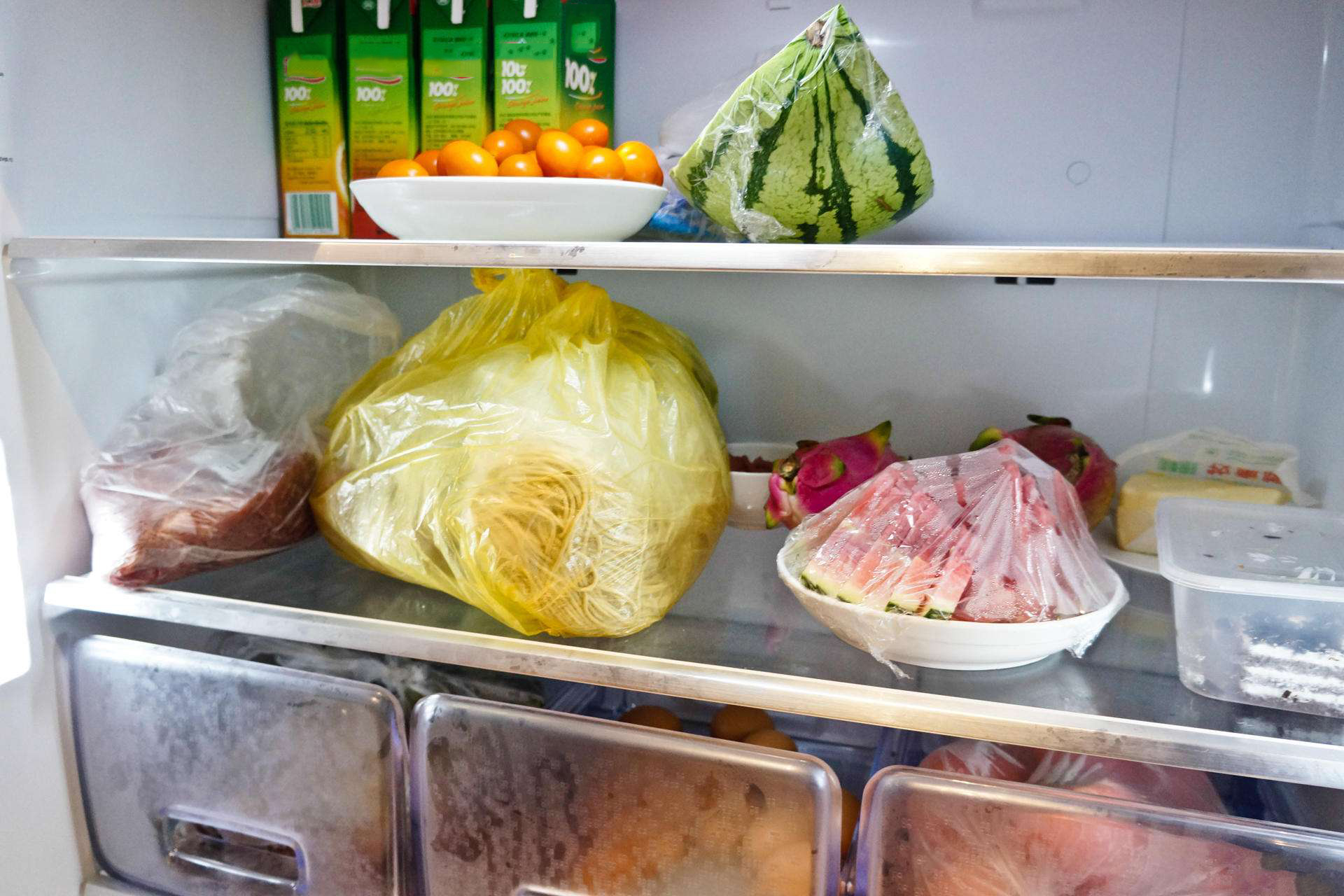 新买的冰箱进屋就通电了,新买的冰箱通电后又立马关了