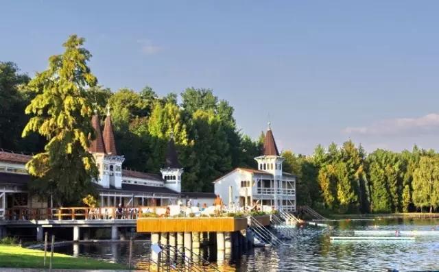 世界著名温泉,最好的温泉度假小镇