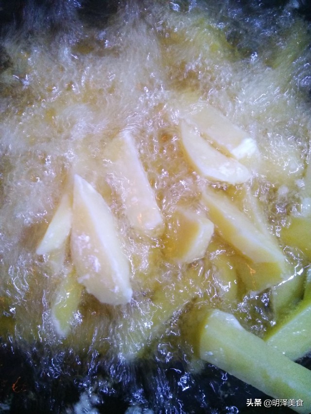 炸薯条加红薯淀粉行不行,怎么炸薯条才能炸出不软的薯条