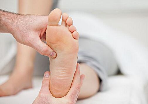 孕期脚肿得像猪蹄如何缓解,孕期脚肿的姐妹怎么缓解有效