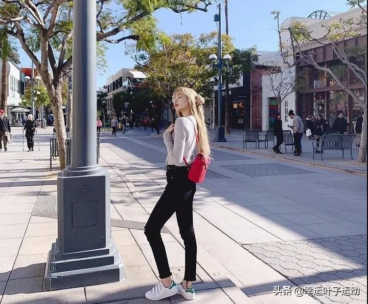 火了50年还被明星抢着穿的它，竟然换了图案，新的设计超美