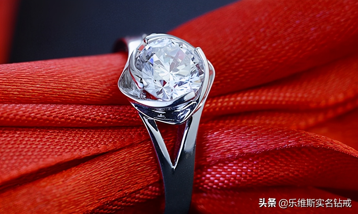 订婚钻戒一般多少钱合适,订婚戒指大概多少钱