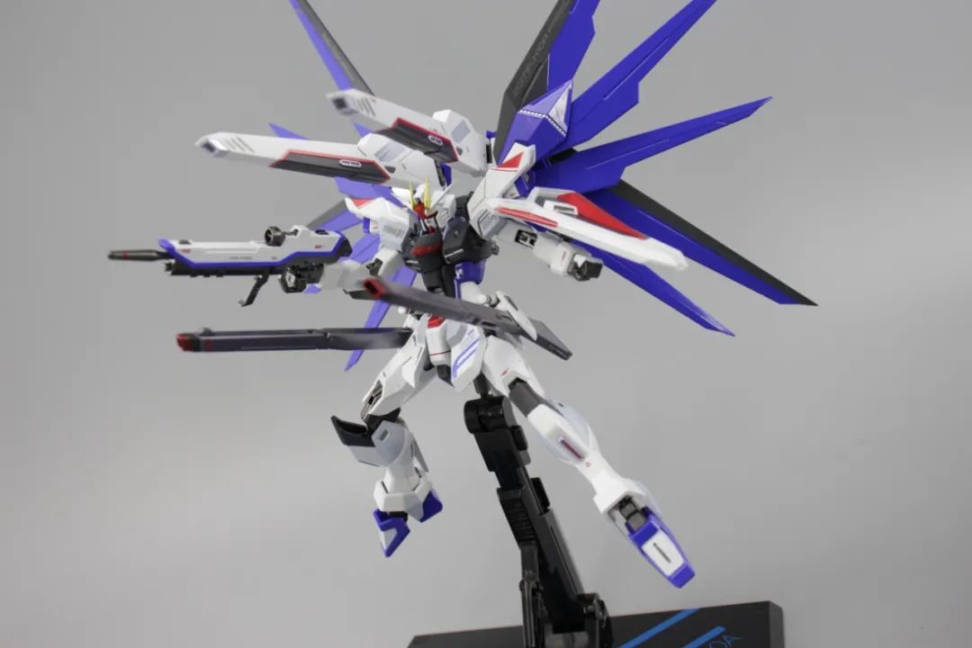 苍天之剑自由高达的操纵者,robot魂真实配色自由高达