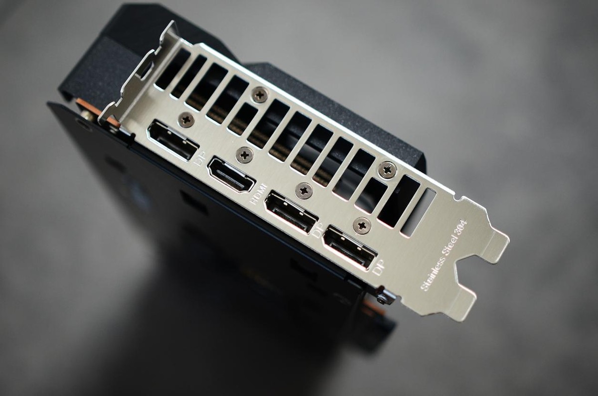 华硕RX6600显卡首发评测:上打3060下秒2060特别适合小机箱