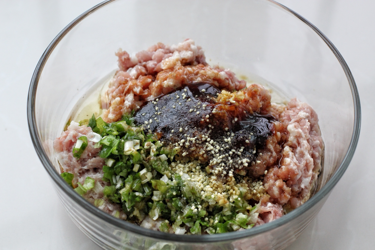 鲜肉馄饨要想做出来好吃是有诀窍,皮薄肉嫩汤鲜味美的千里香馄饨