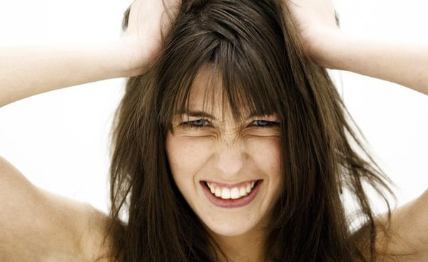 产后脱发一年半还不长头发,产后脱发不要怕三招轻松搞定它