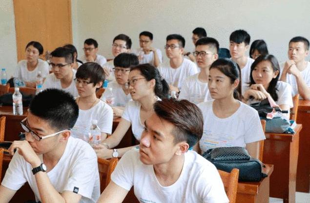 大学要不要竞选班干部生活委员,大学有必要竞选班委干部吗