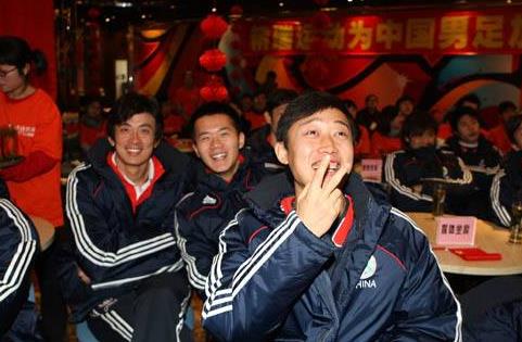 为什么出事的又是王霄？爱炫富喜欢出头打架，跟领导拉关系惹大祸