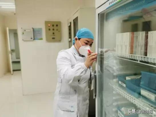 “兄弟姐妹们还在战斗!”医生蹲家门口吃了5个汤圆就走了,还有孩子对妈妈说,“我在家不出门,很听话!”