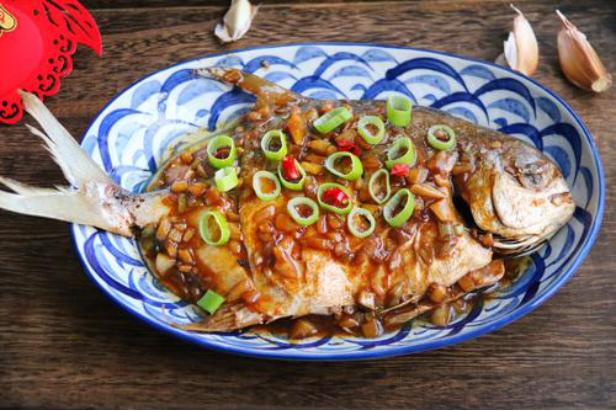 红烧鲳鱼豆腐最好吃的做法,老饭骨红烧鲳鱼