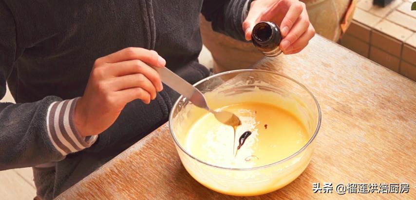 自己动手做出蜡笔小新同款鲷鱼烧，豆沙丝滑甜软，表皮蛋香浓郁