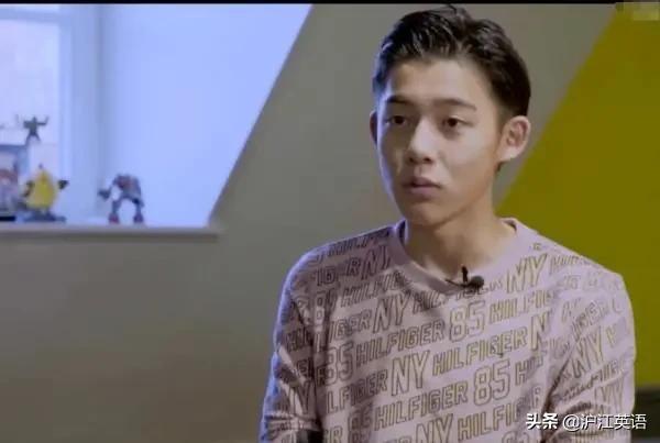 中国足球小将惊艳日本,18岁中国的足球小帅哥