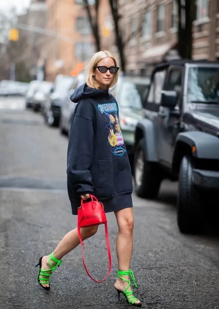 最新款卫衣减龄上档次,入春好物推荐清新减龄的小卫衣