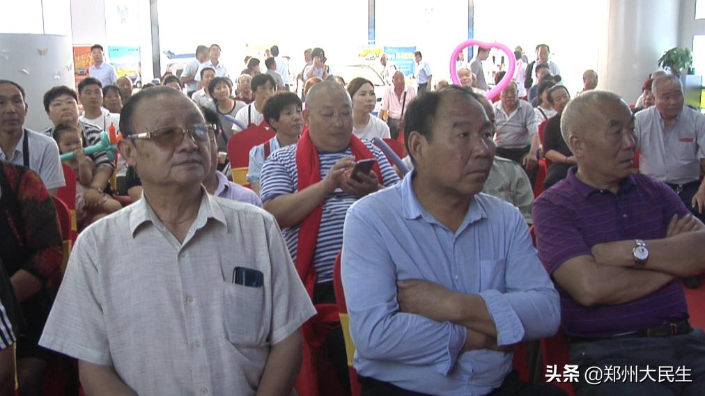 老年电动汽车新能源直播,新能源老年代步四轮汽车直播间