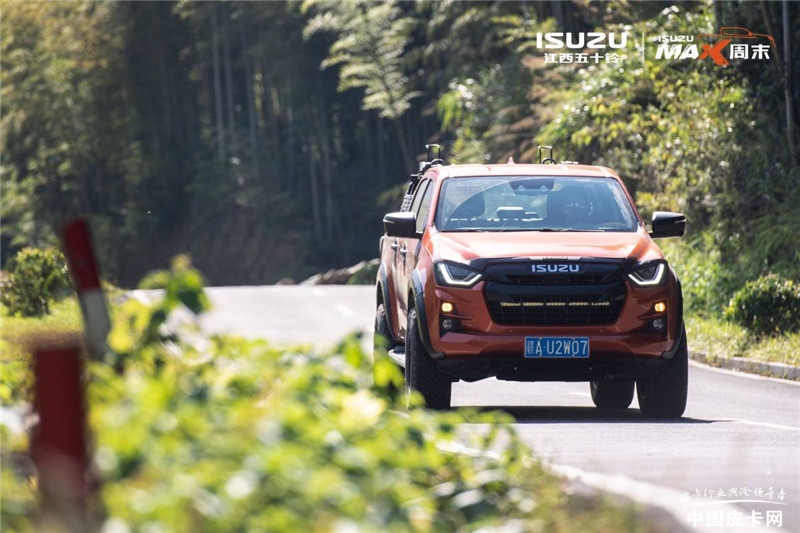 全新d-max试驾自动四驱畅领,新款d-max皮卡极限越野