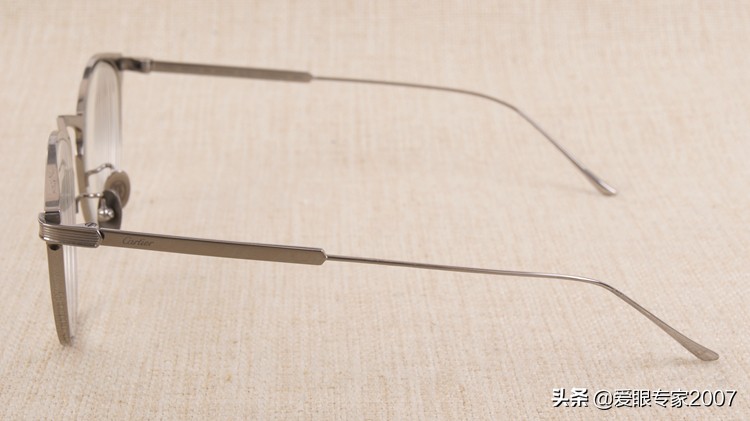 卡地亚眼镜珍贵材质系列,卡地亚眼镜金色的都是什么材质