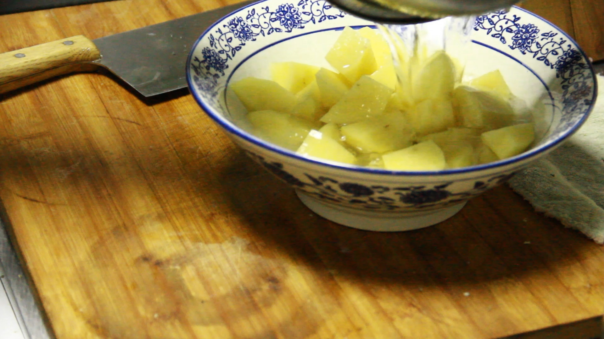 别再吃大盘鸡了！很多吃过的人为啥做不到？试着炒一次，忘掉很难