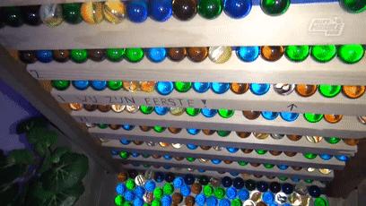 如何同时玩300颗弹珠？盖一座3米高的弹珠城堡就好了