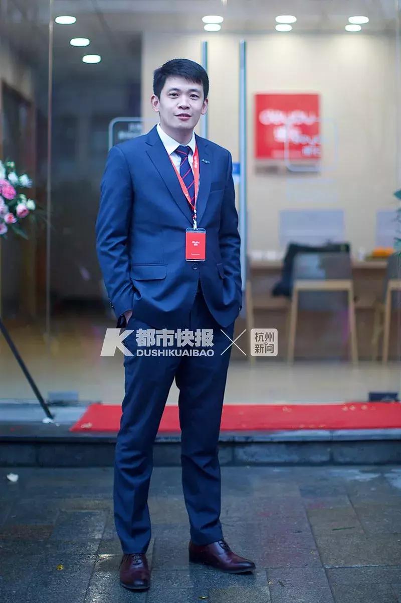 帅哥房东“*底卧**”当中介，一不小心成销售冠军，月入超5万！