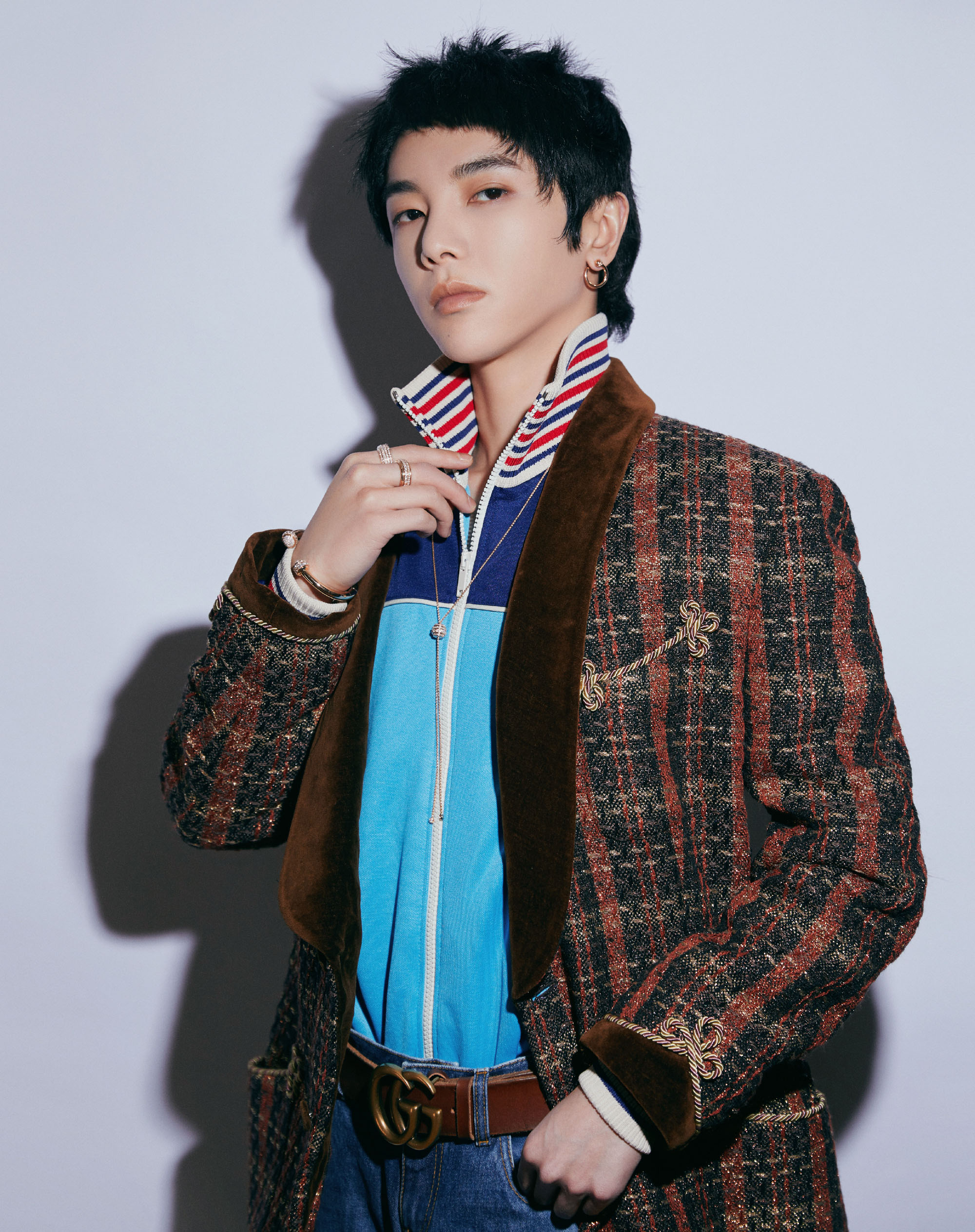 华晨宇同款棒球服搭配,华晨宇黑色西服穿搭图片