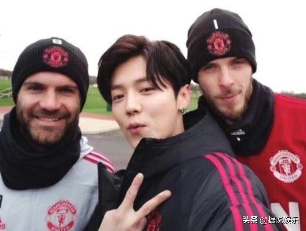 鹿晗喜欢篮球球星,鹿晗感慨与曼联的19年青春