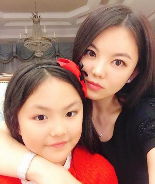 吴昕回应卖短袖视频,一件t恤卖几千块