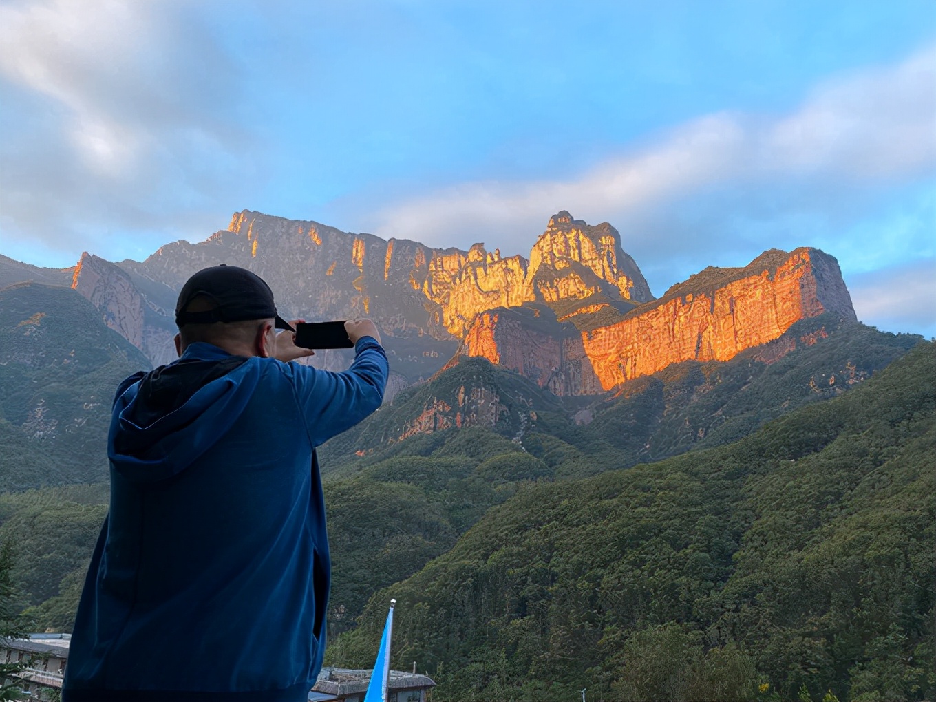 八道沟景区大门,八里沟二道门民宿