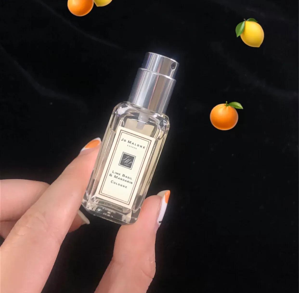 喷一些清新又好闻的香水,喷很多牌子的香水