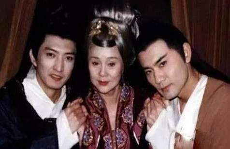 武则天年过76，仍与两位美貌男宠花天酒地，8年后才发现她真高明