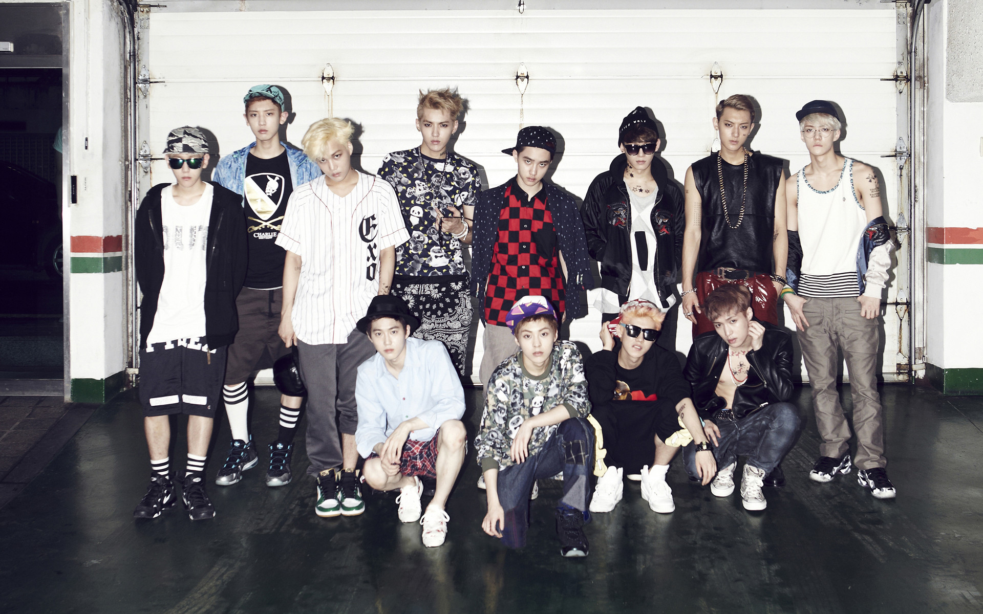 有一天，金灿灿发现EXO的十二位花*男美**是她的邻居……