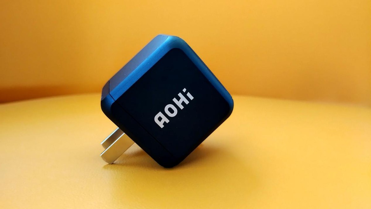 充电效率飞彪，体积小到逆天竟然还比苹果原充小60%AOHi65W体验