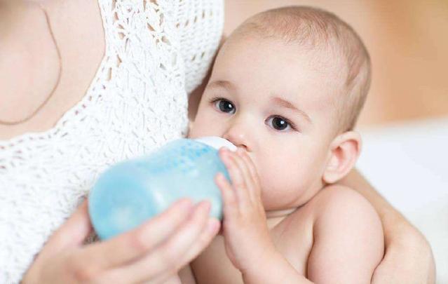 宝宝吃多少毫升奶公式,宝宝吃多少毫升奶怎么冲调