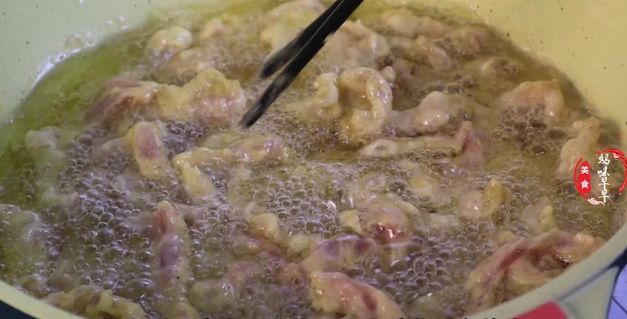 小酥肉教程里面加淀粉还是面粉,小酥肉是用淀粉还是面粉