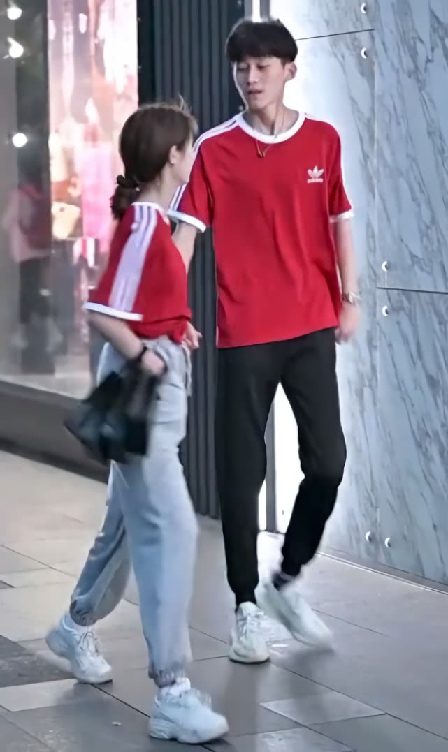 阿迪达斯新款情侣装冬季,阿迪达斯情侣装2023新款爆款