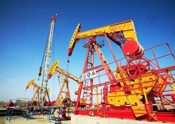 采石油的磕头机一天能抽多少石油,挖石头机一次能抽多少石油